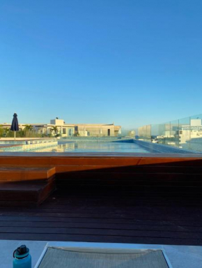 Beautiful Roof top Pool & Gym with Ocean views!